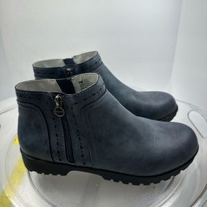 J SPORT Women's Faux Blue Suede Ankle BOOTS size 9M Jenna dbl zipper closure .